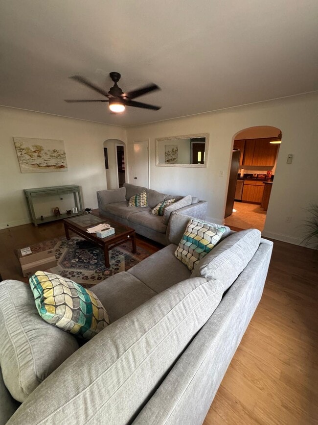 Foto del edificio - 521-512 12th Ave N