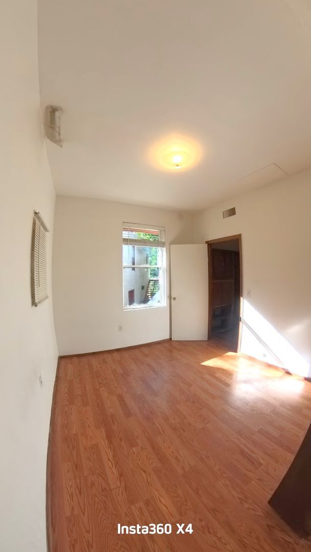 Foto del edificio - 364 Ruxton Ave