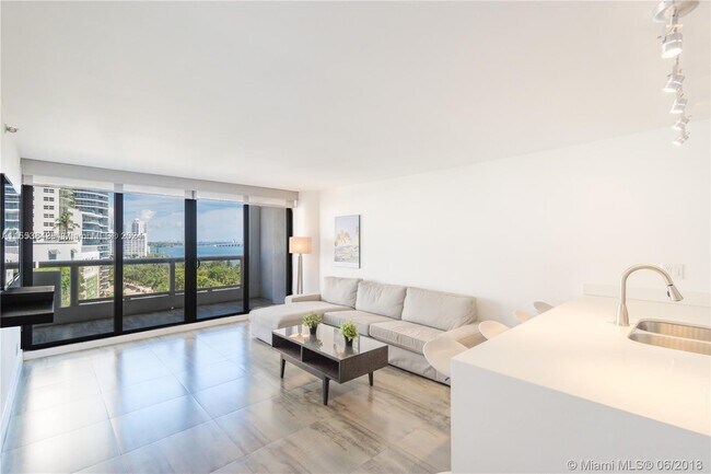 Building Photo - 1717 N Bayshore Dr