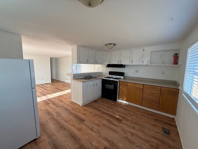 Foto del edificio - 2 bed, 1 bath home on 13,064 sq ft lot!