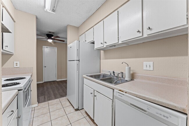 Building Photo - 9327 Pagewood Ln