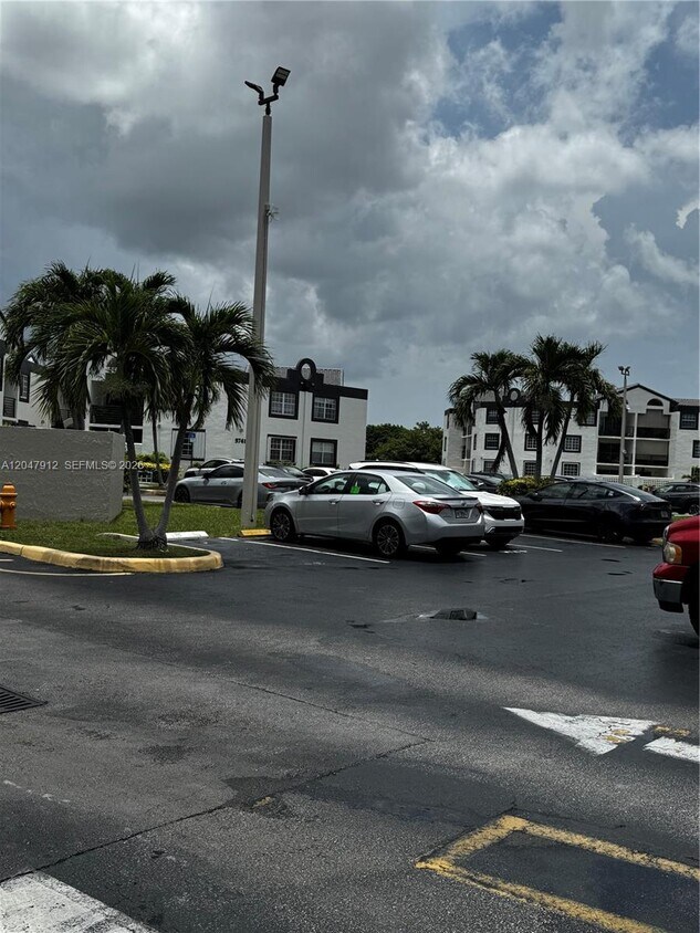 Foto del edificio - 9731 Fontainebleau Blvd