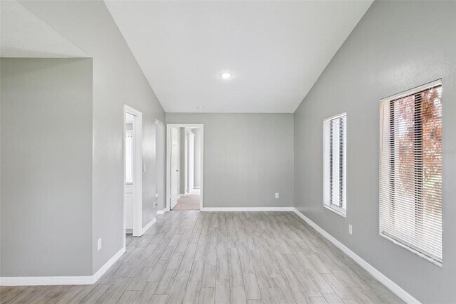 Building Photo - 1431 Sackett Cir
