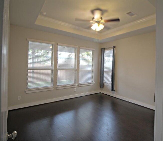 Foto del edificio - 8920 Live Oak Grove Ln