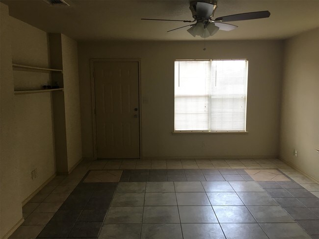 Foto del edificio - 738 NW 36th St