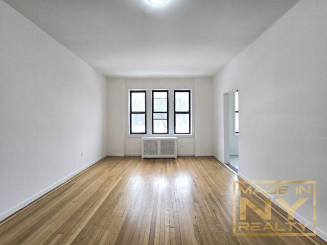 Foto del edificio - 2 bedroom in KEW GARDENS NY 11415