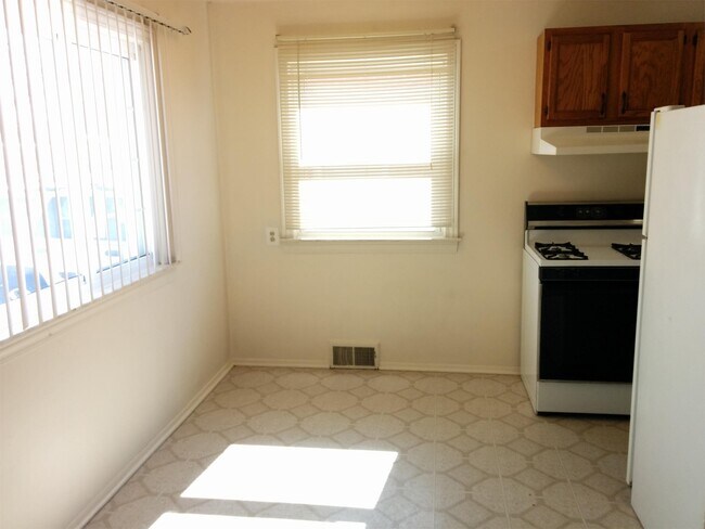 Building Photo - 2026 Stieber St