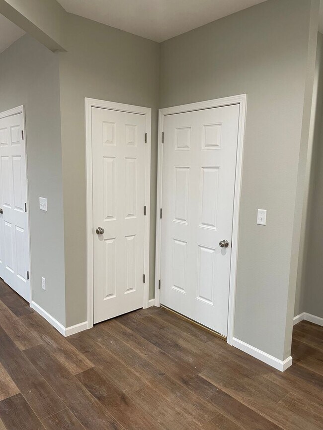 Foto del edificio - Brand New 4 bed 2 bath 2 Car Garage! 1/2 off 1st Months Rent!!