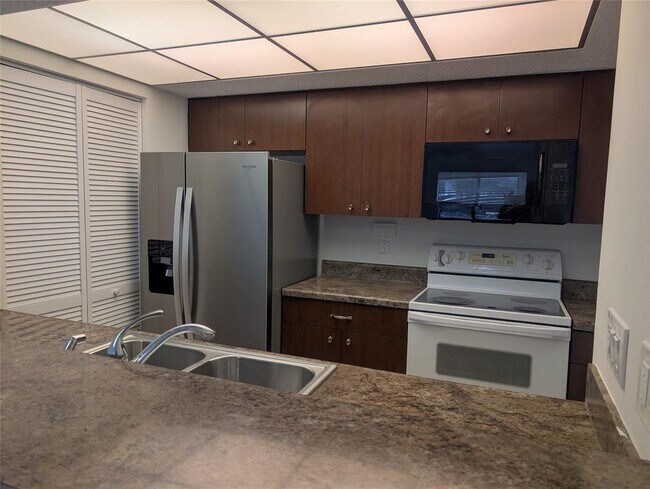 Foto del edificio - 1061 NW 122nd Ter