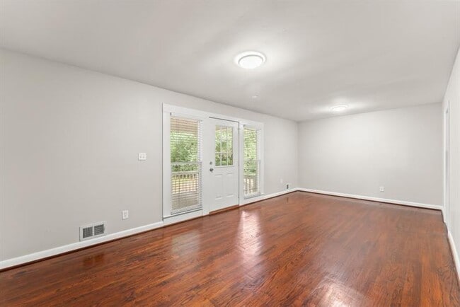 Building Photo - 2352 Elmwood Cir SE