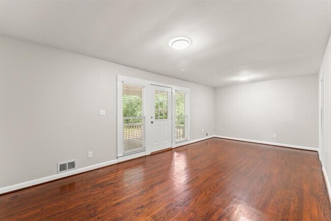 Foto del edificio - 2352 Elmwood Cir SE