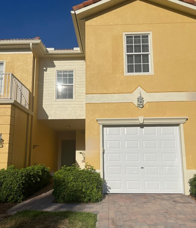 Building Photo - 16105 Via Solera Cir