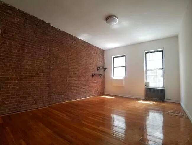 Building Photo - 201 W 91st St