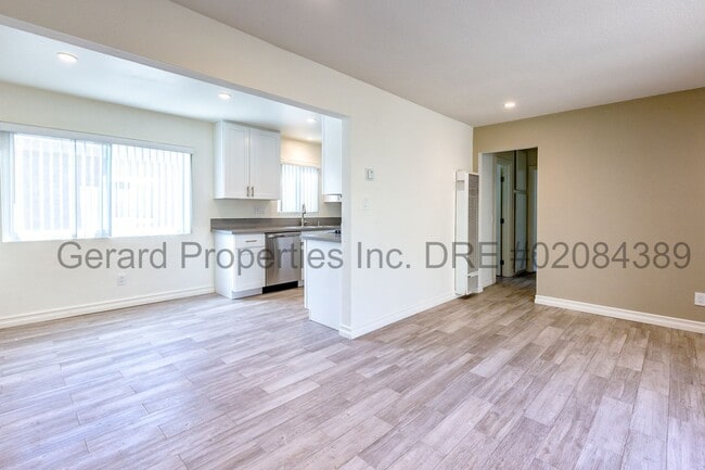 Building Photo - 209 20th St