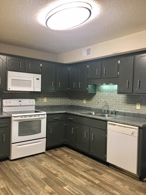 Foto del edificio - Newton Place Apartments