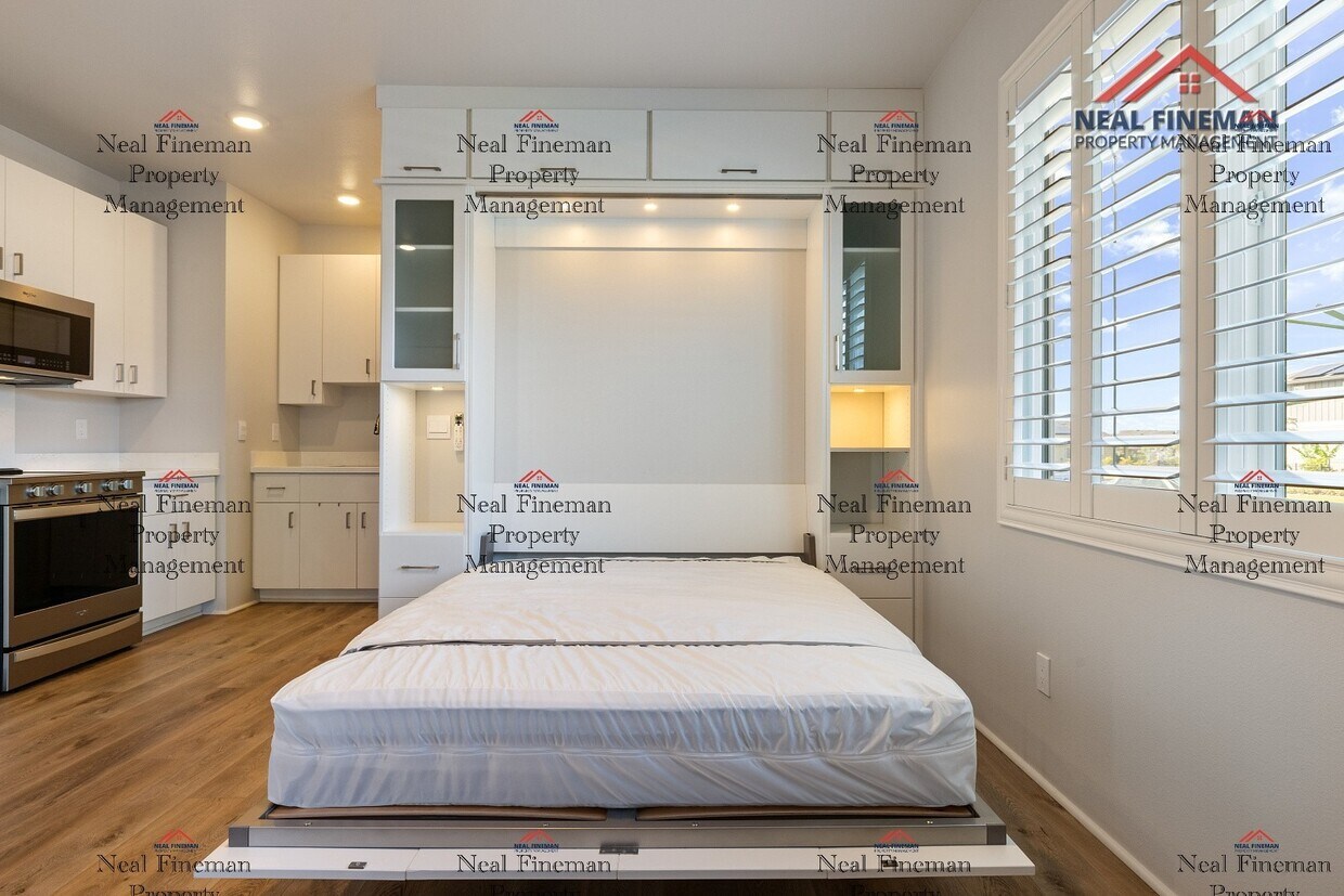 Foto principal - Partially furnished Studio, 1 Bath with st...