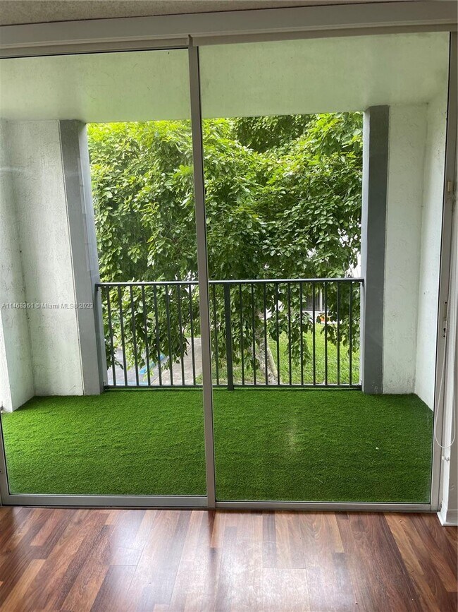 Foto del edificio - 4420 NW 107th Ave