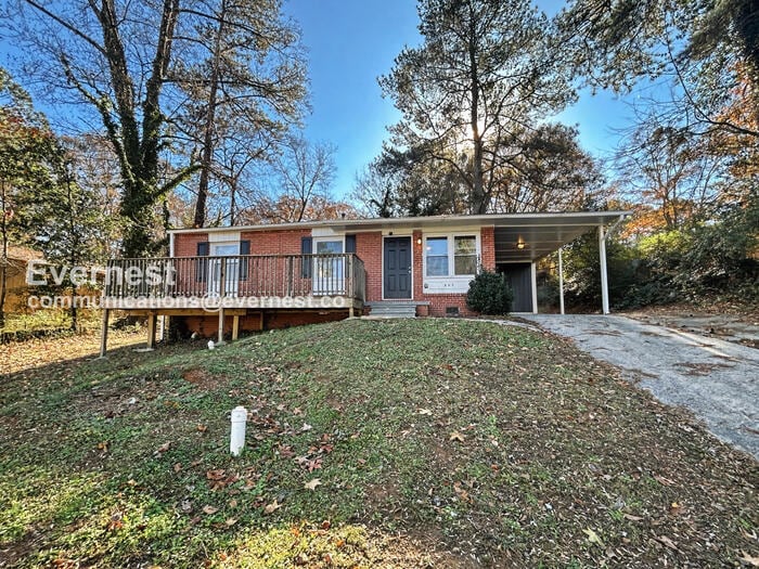 3 Bed, 2 Bath Home with Carport / Pet-Friendly /Available Now! - 3 Bed, 2 Bath Home with Carport / Pet-Friendly /Available Now!