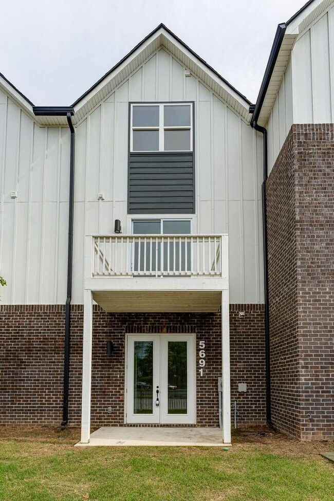 Building Photo - 5691 Sofias Cir