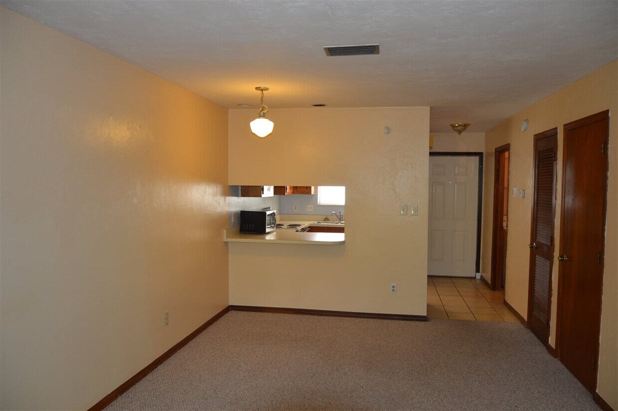 1102 Greentree Ct, Tallahassee, FL 32304 Townhome Rentals in