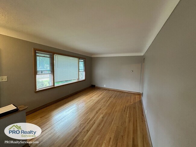 Foto del edificio - 3 Bedroom Home in South Saint Paul