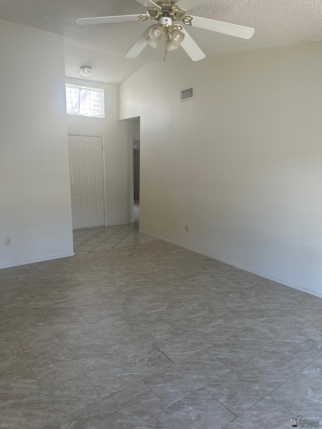 Building Photo - 1605 W Santa Maria Way