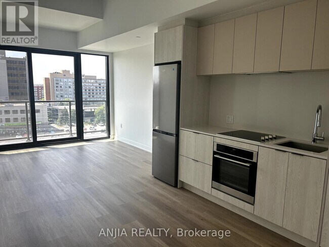 Building Photo - 3009-3009 Novar Rd