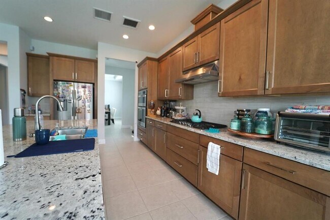 Building Photo - 15161 Canoe Pl