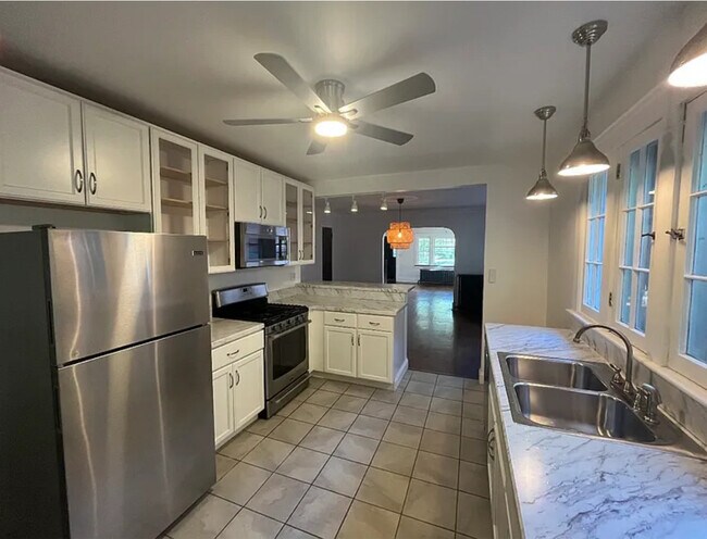 Kitchen - 10310 Clifton Blvd
