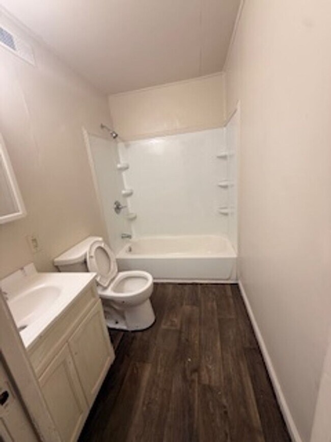 Foto del edificio - 2423-2425 Negley Ct