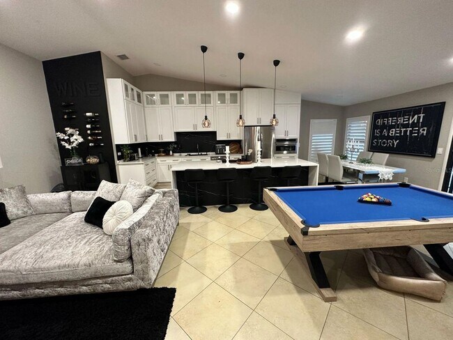 Foto del edificio - **FURNISHED**