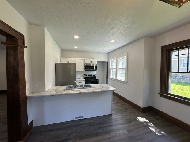 Foto del edificio - 726 W 26th St