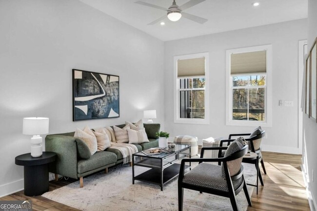 Foto del edificio - Beautiful West Midtown Townhome Available Now