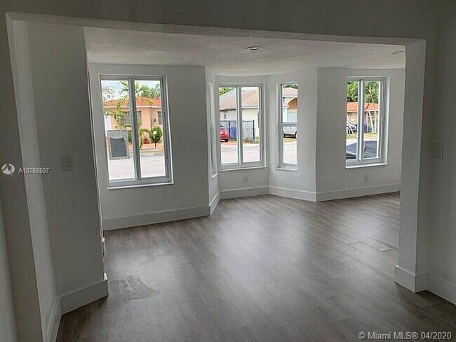 Building Photo - 3048 SW 16th Terrace