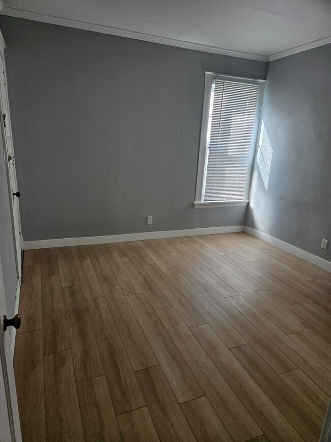 Building Photo - 450 W Doty St