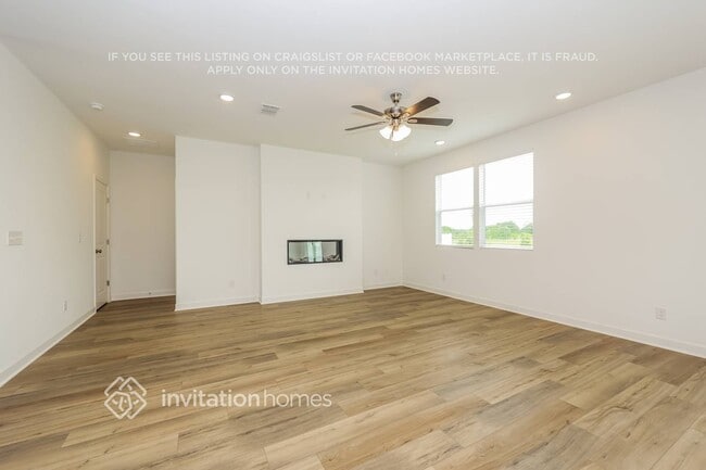 Building Photo - 833 Molly Ln