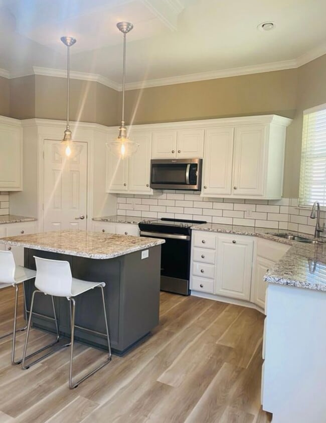 Building Photo - 3816 Whispering Oaks