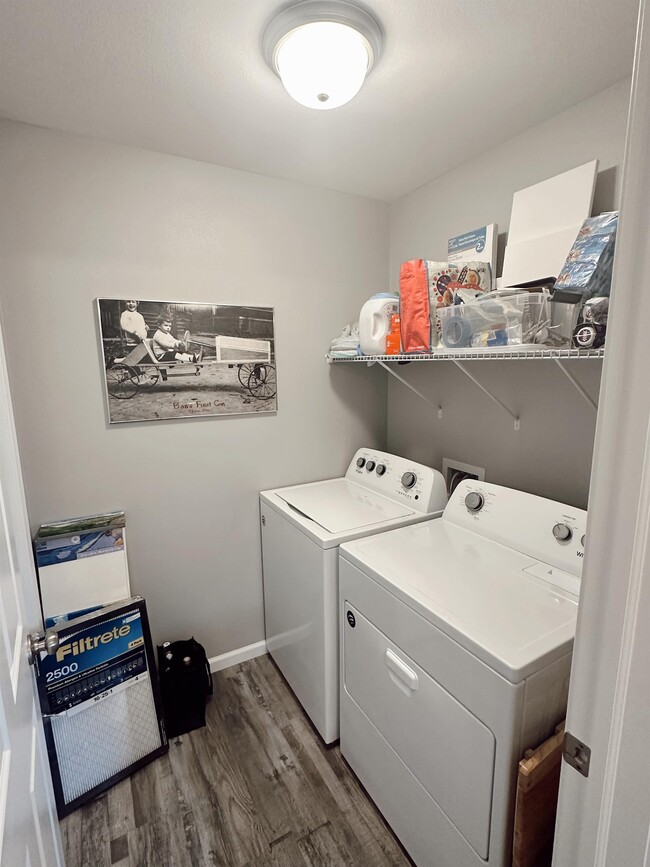 Building Photo - 3368 6th Way E