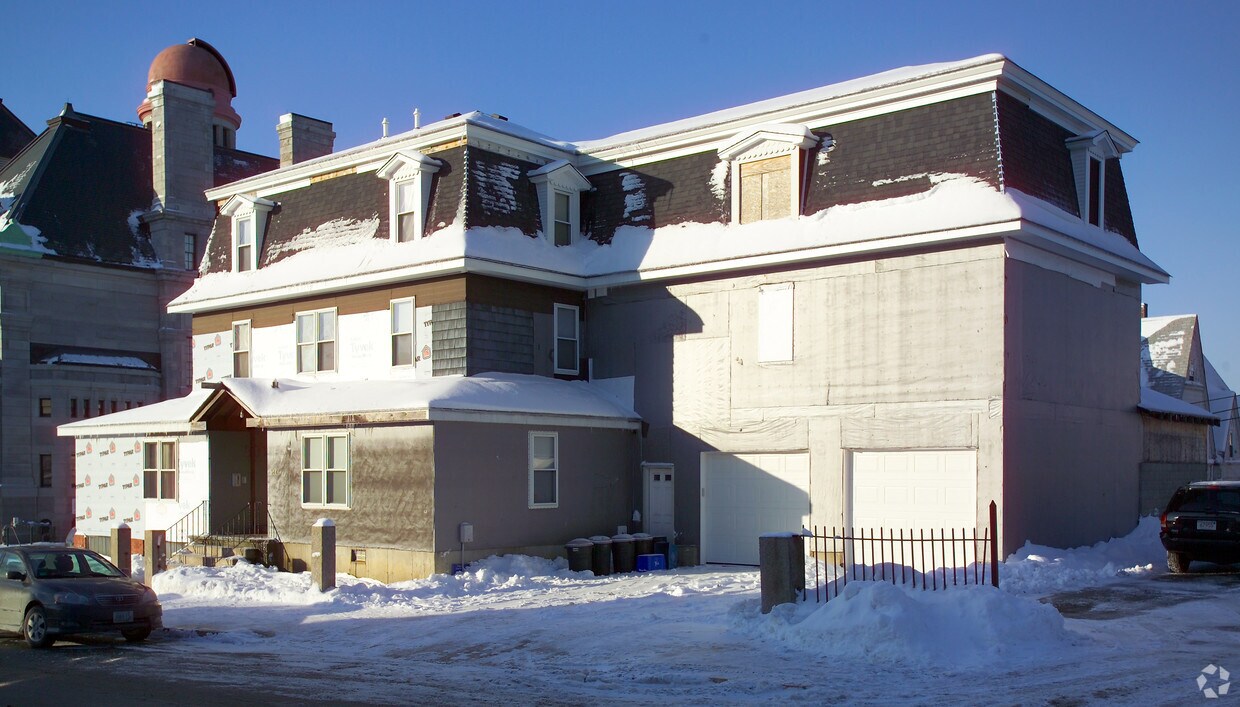Building Photo - 344 High St