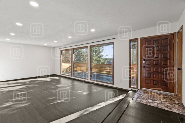 Foto del edificio - 36658 E Hayden Lake Rd