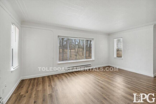 Foto del edificio - 2224 Torrey Hill Dr