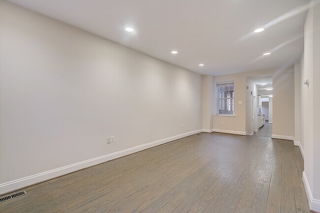 Foto del edificio - 2025 Eastern Ave
