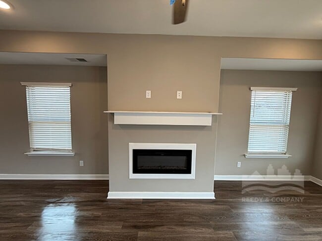 Building Photo - 574 Tucker View Dr