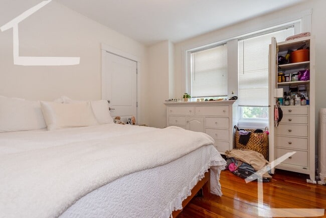 Building Photo - Nicely renovated 2 bed in Brookline.