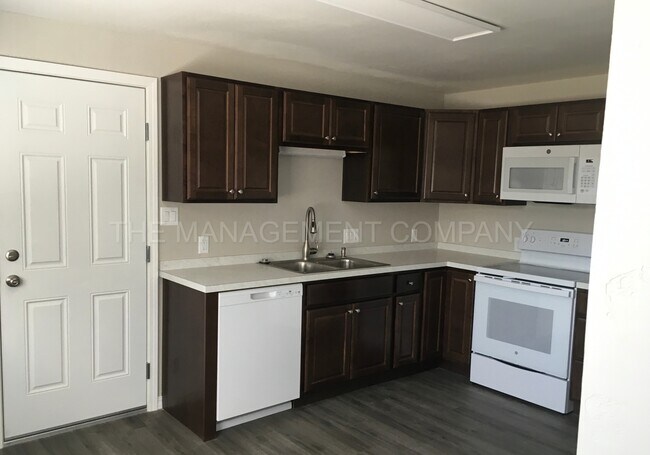 Building Photo - 1949 Alta Dr