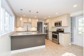 Building Photo - 117 Gore St