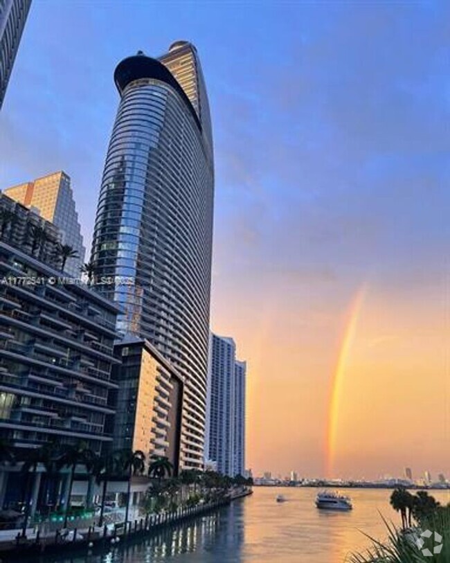 Building Photo - 300 Biscayne Blvd Way