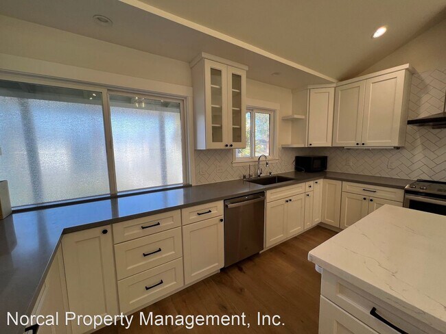 Building Photo - 4 br, 3 bath House - 1546 San Andreas Ave