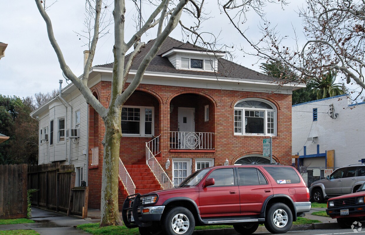 Building Photo - 2727 T St