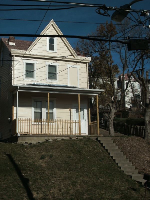 Building Photo - 221 Alries St